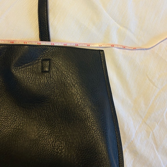 Street Level Reversible Tote - Picture 6 of 10